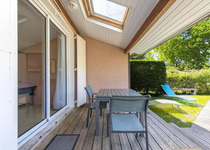 Dans Pietonne 度假居 *